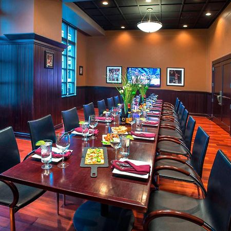 Отель Marriott Philadelphia West West Conshohocken Ресторан фото