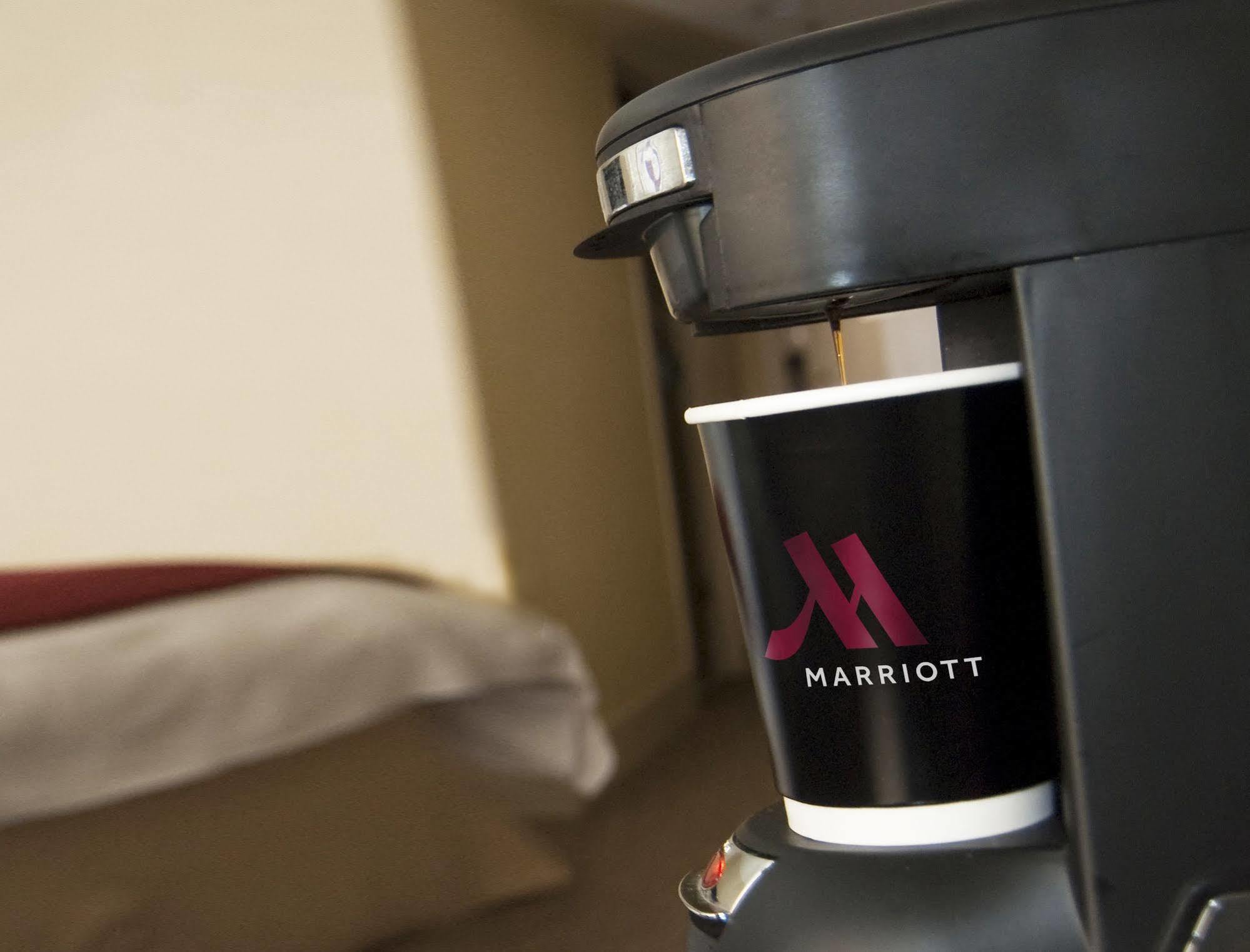 Отель Marriott Philadelphia West West Conshohocken Экстерьер фото